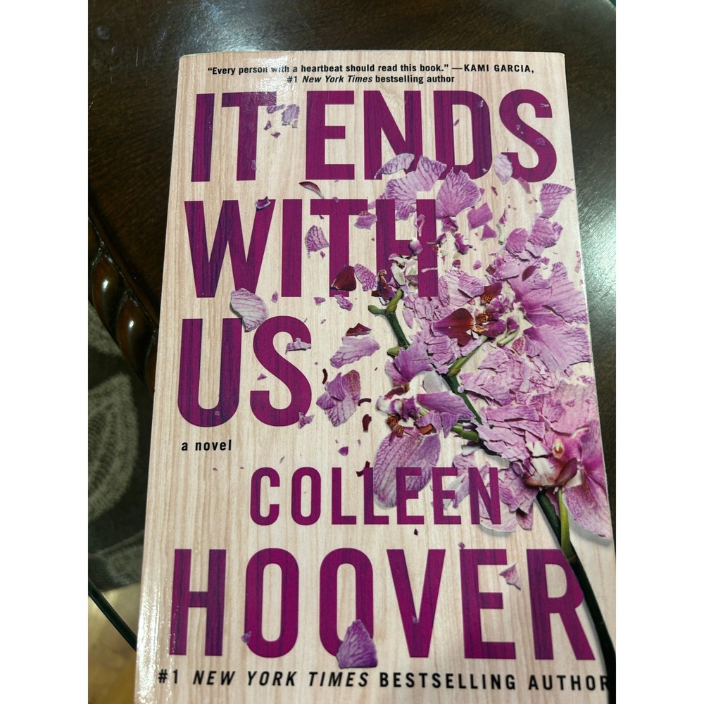 It Ends With Us by Colleen Hoover Paperback Novel 9781501110368 Atria Books